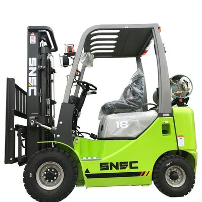 1Camion élévateur à essence à essence de 8 tonnes avec transmission automatique au moteur Nissan K21