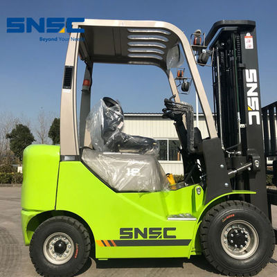 1Camion élévateur à essence à essence de 8 tonnes avec transmission automatique au moteur Nissan K21