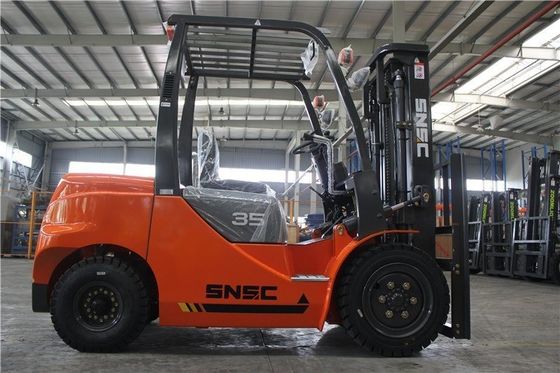 Suudi Arabistan Snsc 3.5 tonluk dizel kaldırma yüksekliği 5000 mm ve yüksek yük kapasitesi ile kaldırma aracı