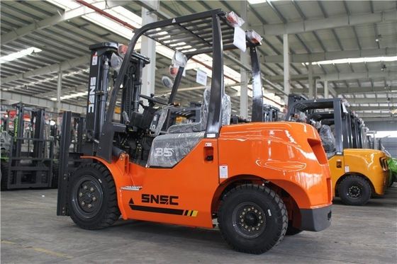 Suudi Arabistan Snsc 3.5 tonluk dizel kaldırma yüksekliği 5000 mm ve yüksek yük kapasitesi ile kaldırma aracı