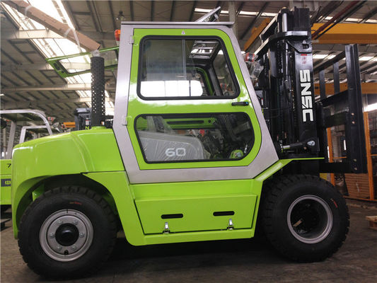 Otomatik şanzımanlı ve kaldırma yüksekliği 5000 mm olan 6 tonluk dizel çatal kaldırıcı