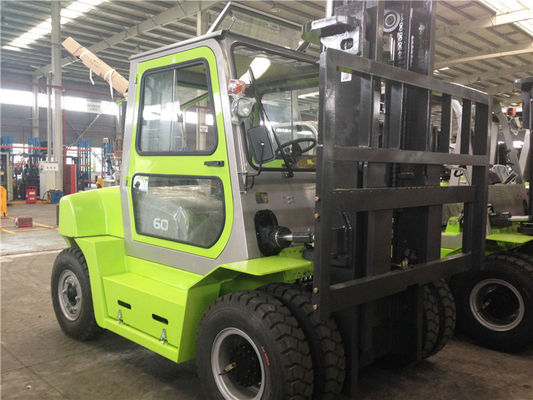 Otomatik şanzımanlı ve kaldırma yüksekliği 5000 mm olan 6 tonluk dizel çatal kaldırıcı