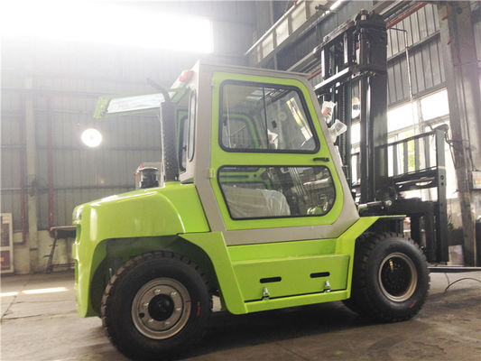Otomatik şanzımanlı ve kaldırma yüksekliği 5000 mm olan 6 tonluk dizel çatal kaldırıcı