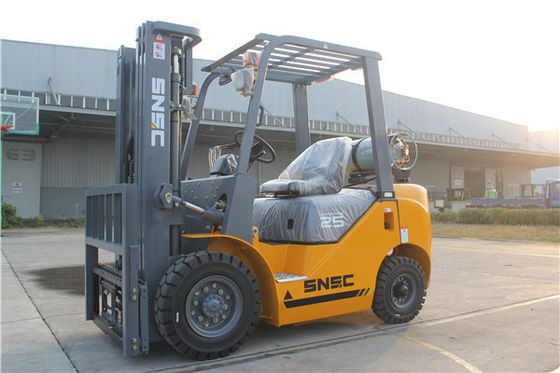 Yük Merkezi 500 mm ve Doğal Gaz Motoru kaldırıcıları ile Nissan 2.0t LPG Forklift en iyisi