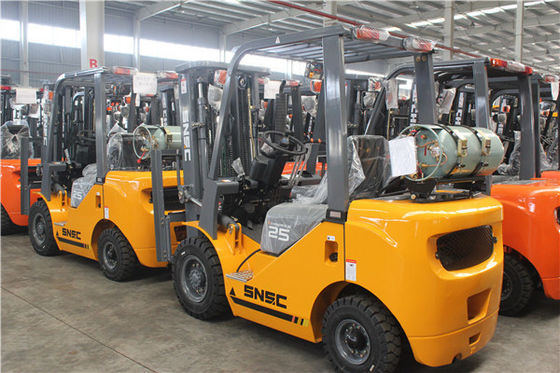 Yük Merkezi 500 mm ve Doğal Gaz Motoru kaldırıcıları ile Nissan 2.0t LPG Forklift en iyisi