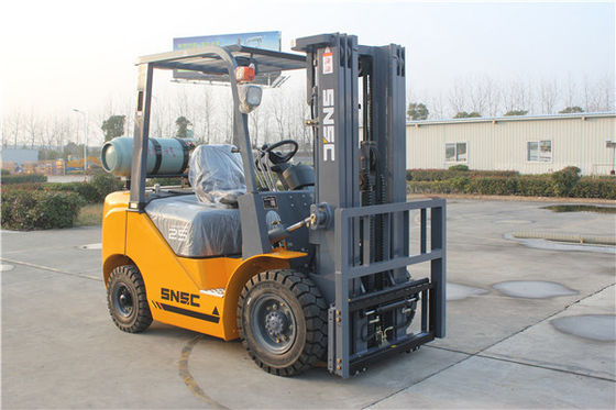 Yük Merkezi 500 mm ve Doğal Gaz Motoru kaldırıcıları ile Nissan 2.0t LPG Forklift en iyisi