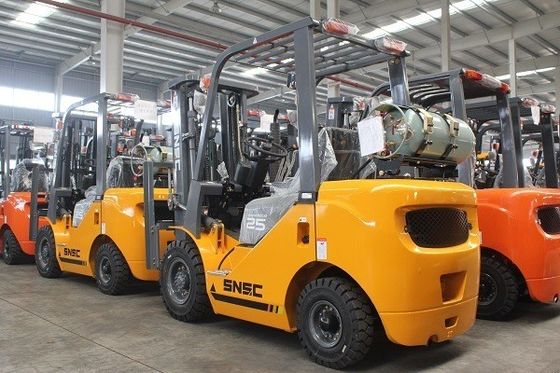 Nissan K25 Motoru Normal Yanma Tasarımı ile Özel 2.5t Gaz kaldırıcı Forklift