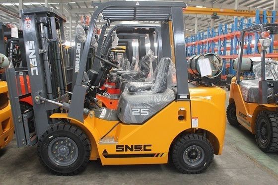 Nissan K25 Motoru Normal Yanma Tasarımı ile Özel 2.5t Gaz kaldırıcı Forklift