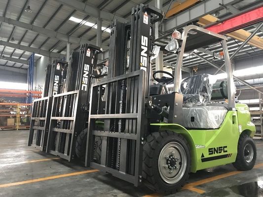 Yük kapasitesi 1T 5T Karşı dengelenmiş gaz forkliftleri USA Impco dönüştürücüsü ile kamyon