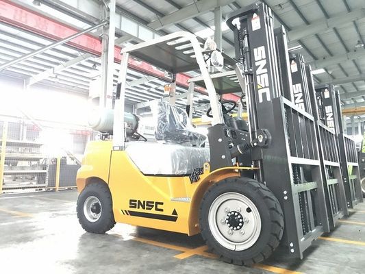 Yük kapasitesi 1T 5T Karşı dengelenmiş gaz forkliftleri USA Impco dönüştürücüsü ile kamyon