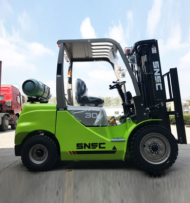 Kuveyt Pazarı Otomatik Şanzımanlı ve 500 mm'lik Yük Merkezi ile 3 tonluk LPG Forklift