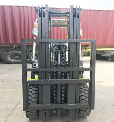 Kuveyt Pazarı Otomatik Şanzımanlı ve 500 mm'lik Yük Merkezi ile 3 tonluk LPG Forklift