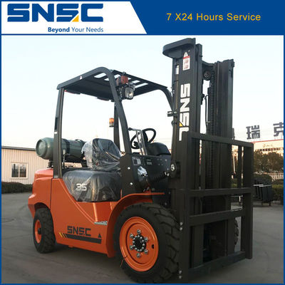 Pnömatik veya Katı Lastikli Nissan Motor 3.5t Gaz Çatal Aracı 2825*1230*2170 mm