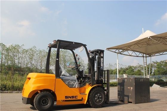 3000kg Karşı Denge Dizel Çatal Kamyon Tüm LED Işık ve Hidrolik Transmisi