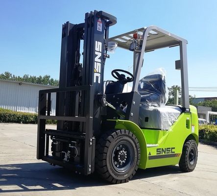 3350kg 2 tonluk Konteyner Forklift, 4500 mm kaldırma yüksekliği ve ayarlanabilir kabin konumu