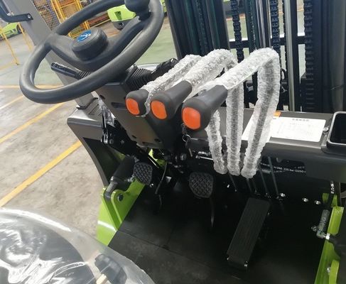 3350kg 2 tonluk Konteyner Forklift, 4500 mm kaldırma yüksekliği ve ayarlanabilir kabin konumu