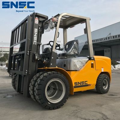 Levé de conteneurs lourds 4 tonnes chariot élévateur diesel avec cabine fermée et lumières LED