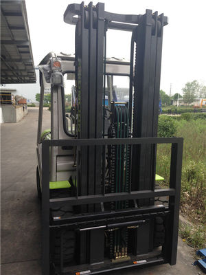 Otomatik şanzıman 1.6 tonluk üç tekerlekli elektrikli çatal taşıyıcı lüks süspansiyon koltuğu ile