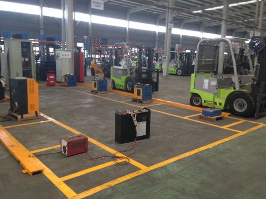Otomatik şanzıman 1.6 tonluk üç tekerlekli elektrikli çatal taşıyıcı lüks süspansiyon koltuğu ile