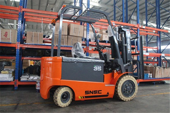 USA Eaton équipé de 3,5 tonnes de chariot élévateur électrique à 4 roues et d'efficacité