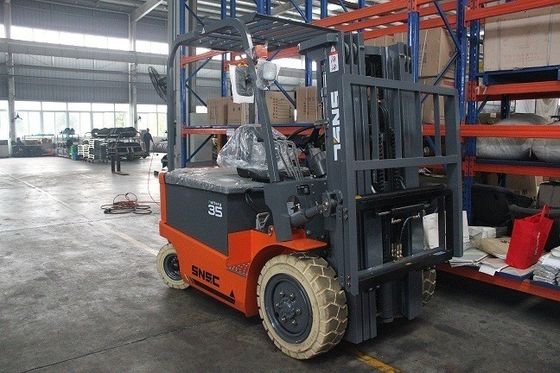 USA Eaton équipé de 3,5 tonnes de chariot élévateur électrique à 4 roues et d'efficacité