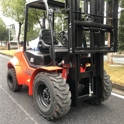 3.5tonnes 4X4 chariots élévateurs diesel avec un angle d'inclinaison du mât de 6/12 degrés