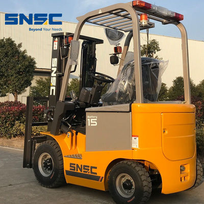 1.5t elektrikli araba asansörü 5 metre yüksekliğinde ve kırmızı / sarı / yeşil renk seçenekleri