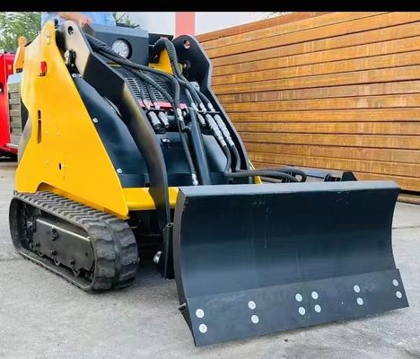 1330 kg Makine Ağırlığı Mini İzlenmiş Kaydırma-Stere Yükleyici Güçlü ve Kompakt
