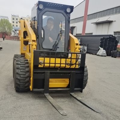 EPA Euro V motoru ve 2380mm maksimum atma yüksekliği ile dayanıklı 700KG kaydırma direksiyon yükleyici