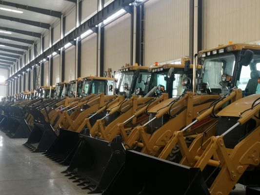 Trabajo en el sitio de construcción de la granja Maquinaria de movimiento de tierra Excavadora Cargador de carga pesada 2500kg Cargador de retroexcavadora