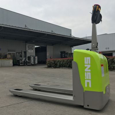 125 mm kaldırma yüksekliği 1.8 ton kapasite ve 1.5m sırt sırt yüksekliği ile elektrikli palet kamyonu