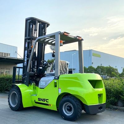 2065 mm Hauteur du mât 3,5 tonnes Mini-terrain accidenté 4x4 chariot élévateur diesel avec mât de conteneur