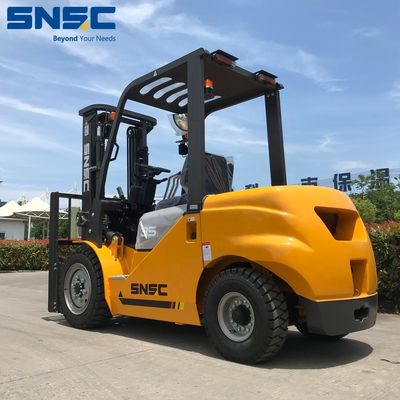 2065 mm Hauteur du mât 3,5 tonnes Mini-terrain accidenté 4x4 chariot élévateur diesel avec mât de conteneur