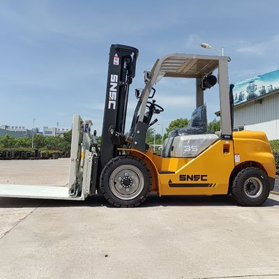 3 ton 3.5 ton 3000 kg Üç mastalı dizel çatal taşıyıcı 4X4 zorlu arazilerde
