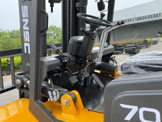 3.5t Diesel Forklift with 2060mm Turning Radius & Pneumatic Tyres