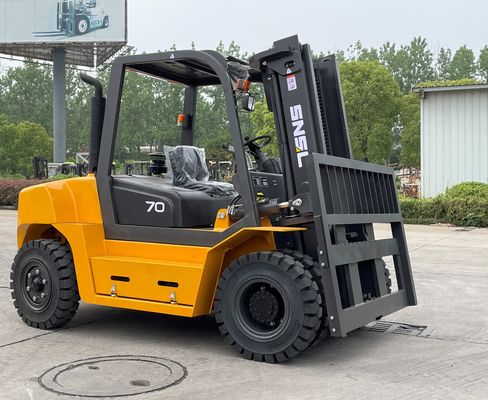 3.5t Diesel Forklift with 2060mm Turning Radius & Pneumatic Tyres