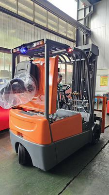 Xilin 3 Tekerlekli Karşı Denge Elektrikli Çatal 1500kg 2000kg Üç Tekerlekli 3 Pivot
