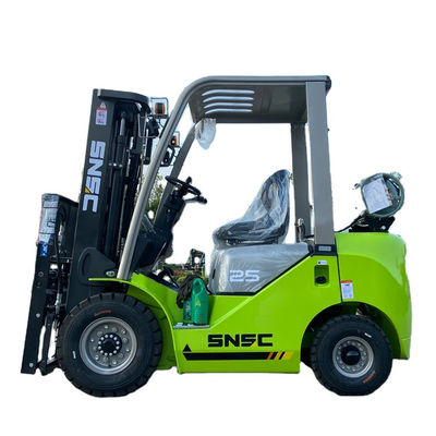 2.5 طن SNSC LPG غازون الشاحنة الشوكية مع المحرك الياباني ثلاثي 4.5 متر