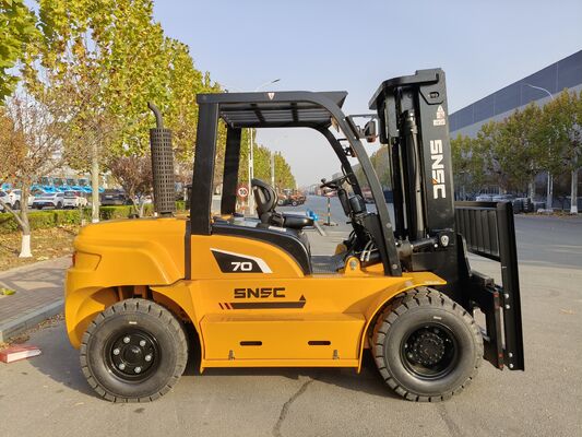 7000kg Load Capacity Diesel Forklift with Reinforced Mast and Automatic Transmission