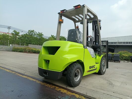 3 Ton Diesel Counterbalance Forklift Reliable Load Capacity 3000kg Comfortable Operator Cabin