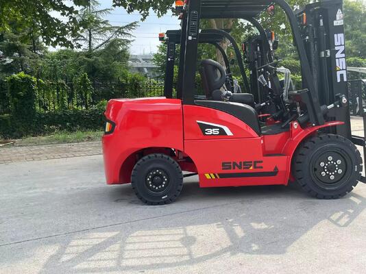 3.5 Ton Diesel Forklift With Reinforced Mast For Heavy Pallet Handling