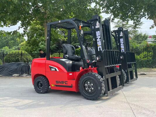 3.5 Ton Diesel Forklift With Reinforced Mast For Heavy Pallet Handling