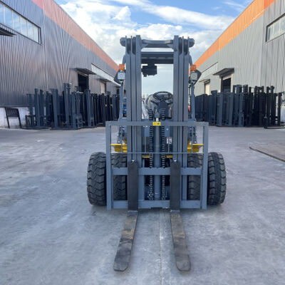 Fuel Efficient 3.5T Diesel Forklift For Manufacturing Plants And Logistics Centers