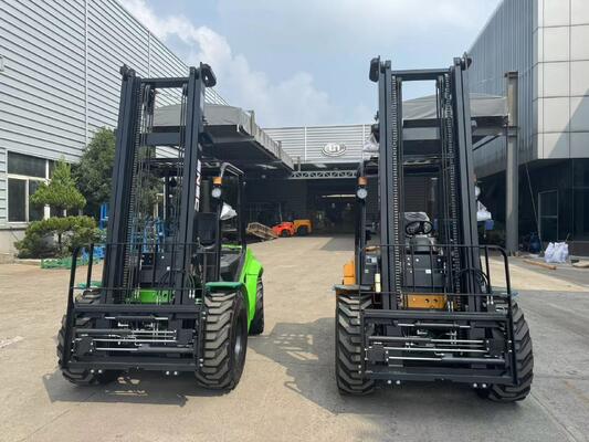 Heavy Duty 3.5T Rough Terrain Lift Truck With Wide Base Pneumatic Tyres