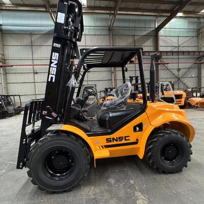 Heavy Duty 3.5T Rough Terrain Lift Truck With Wide Base Pneumatic Tyres