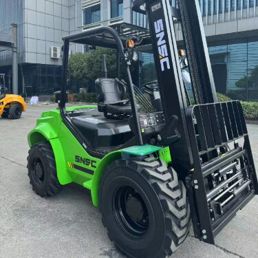 Heavy Duty 3.5T Rough Terrain Lift Truck With Wide Base Pneumatic Tyres