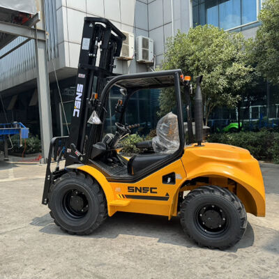 Heavy Duty 3.5T Rough Terrain Lift Truck With Wide Base Pneumatic Tyres
