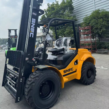 Heavy Duty 3.5T Rough Terrain Lift Truck With Wide Base Pneumatic Tyres