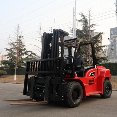Camion élévateur diesel de 7 tonnes destiné aux opérations industrielles lourdes