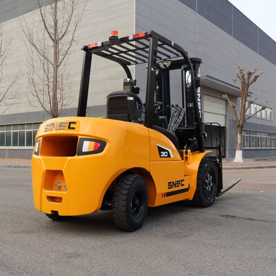 Durable 3 Ton Diesel Forklift 3000kg With High Strength Mast